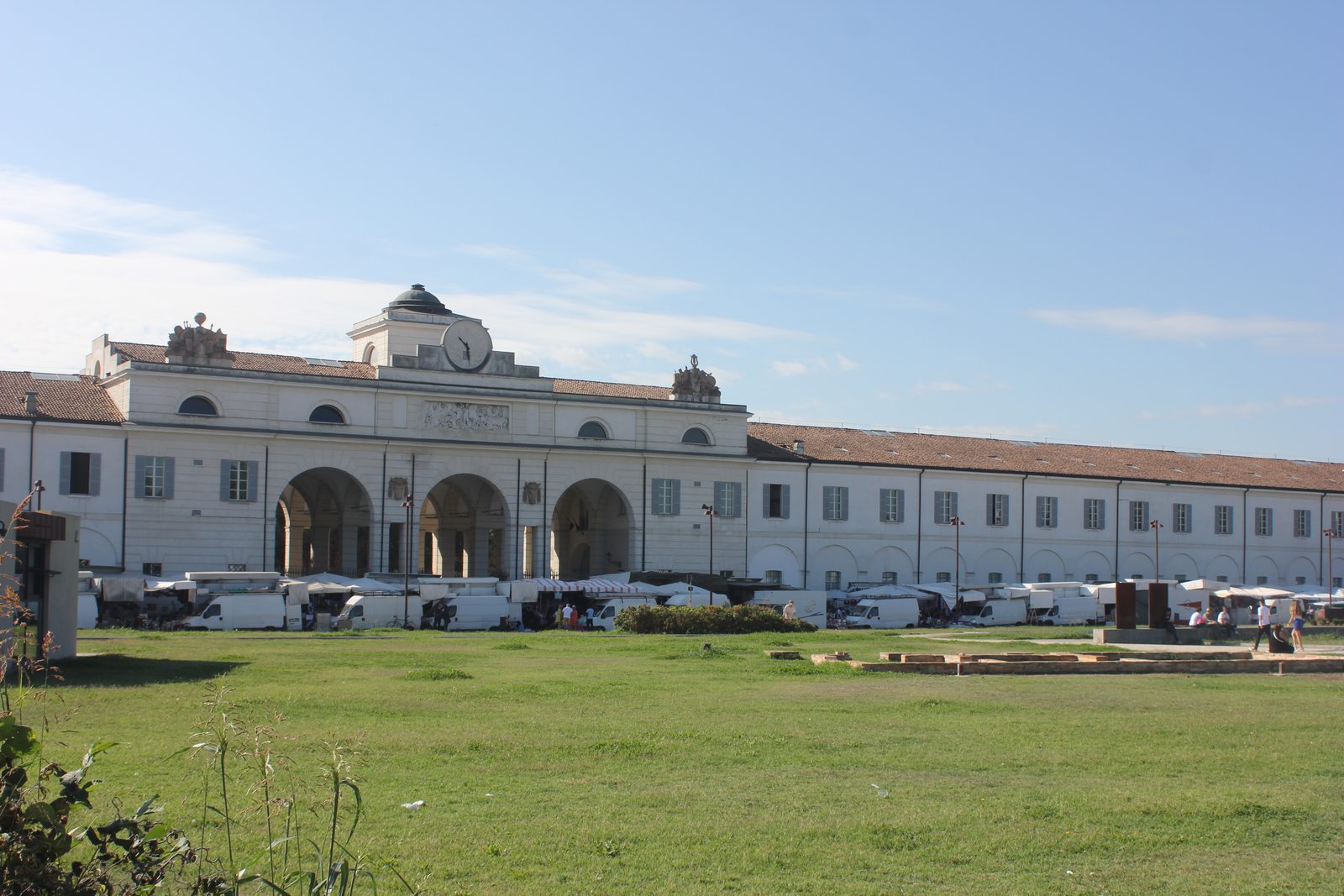 Bancarelle al Parco Novi Sad di Modena davanti al Foro Boario, settembre 2018